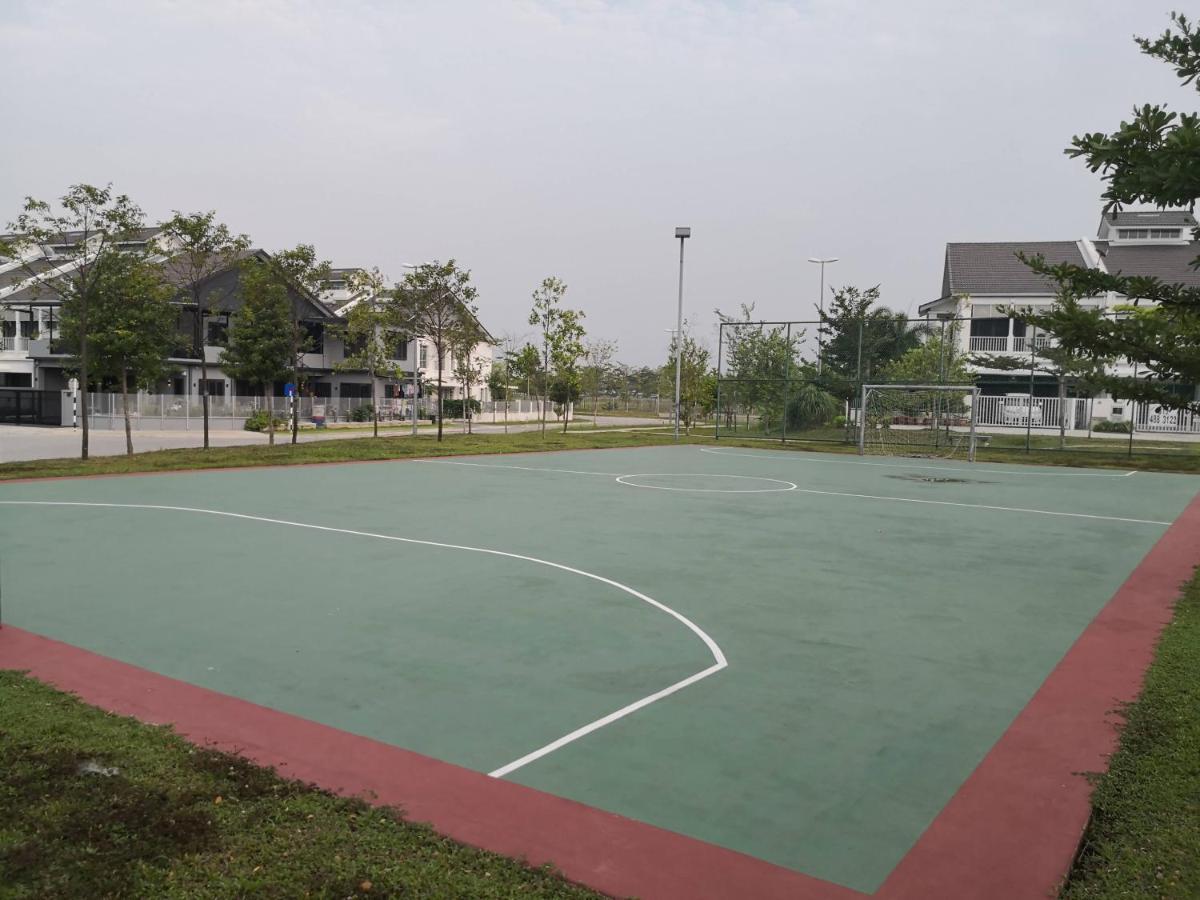 Sparkling Clean Homestay @ Kota Kemuning - Rimbayu Teluk Panglima Garang Exterior photo