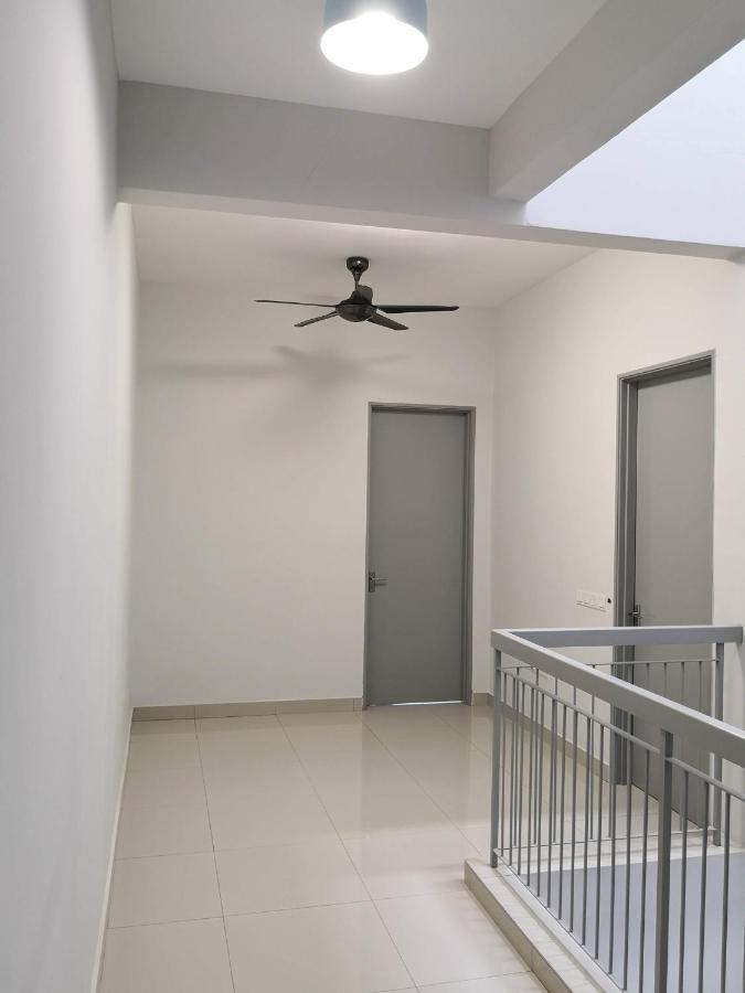 Sparkling Clean Homestay @ Kota Kemuning - Rimbayu Teluk Panglima Garang Exterior photo